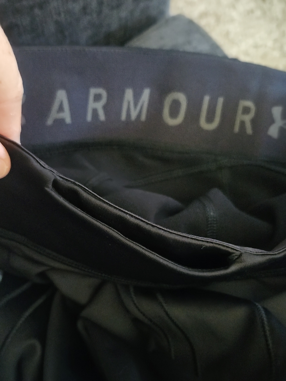 Under Armour NWT Women's Performance Leggings - Picture 9 of 9